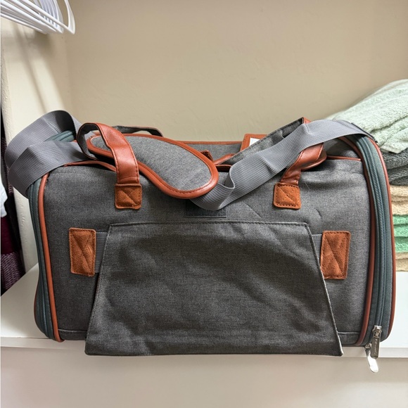 Mr. Peanut’s Gold Series Standard Size Airline Compliant Pet Carrier - Picture 5 of 9